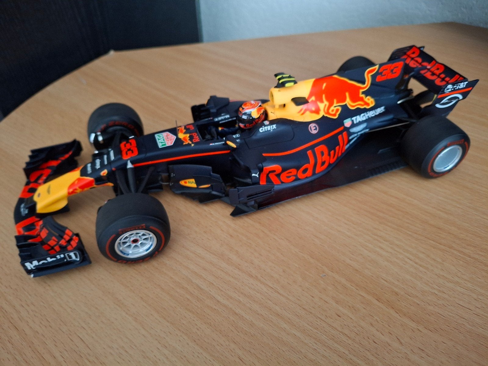 Max Verstappen Red Bull RB13 2017 Maleisië GP Spark 1:18, Ophalen of Verzenden, Zo goed als nieuw, Auto, Overige merken