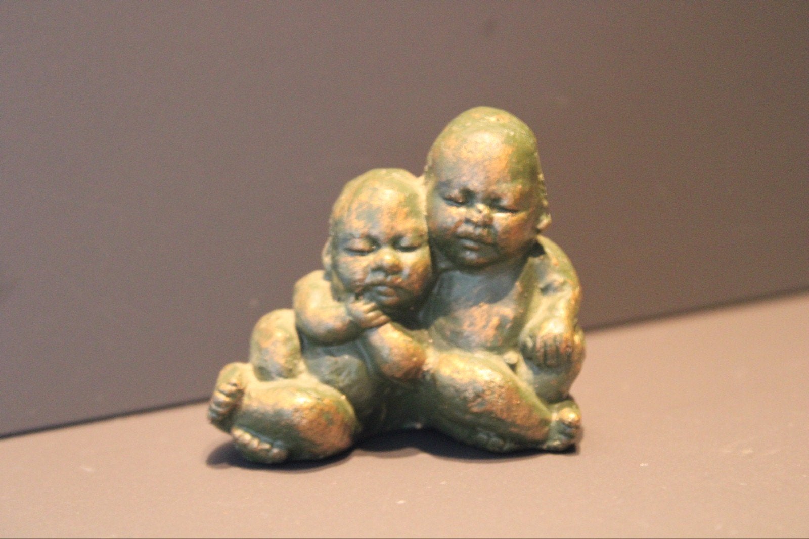 Geert Kunen Beeldje - Twee Baby's, ca. 8 cm, Antiek en Kunst, Ophalen of Verzenden