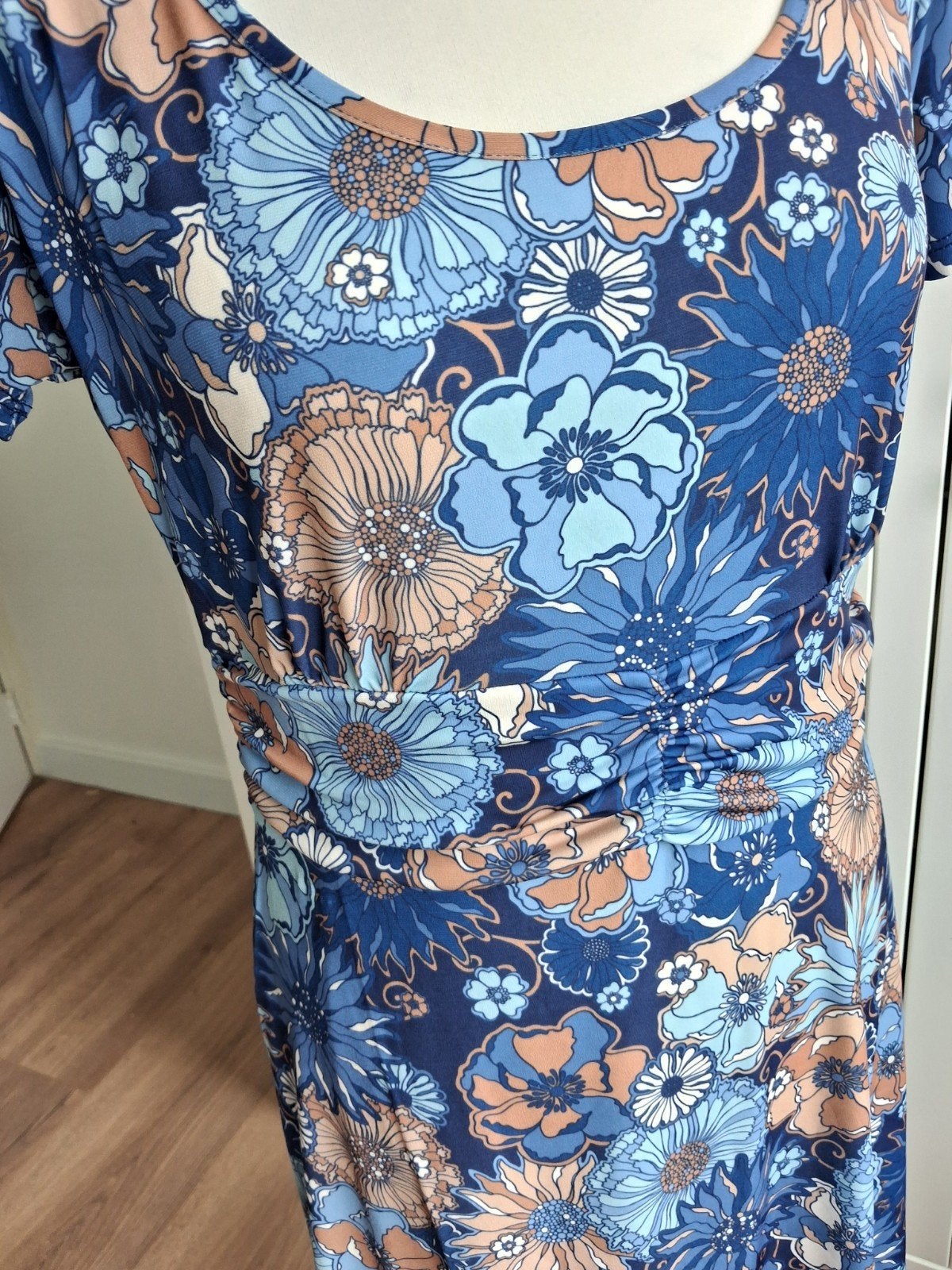 Blauwe zomerjurk met bloemen, Muchadoaboutvintage, Groningen, Blauw, Maat 42/44 (L)