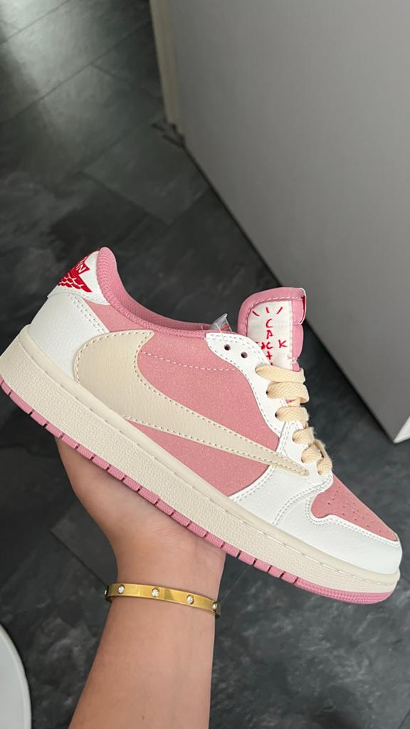 AIR JORDAN TRAVIS SCOTT X AIR JORDAN 1 LOW OG "SHY PINK", Kleding | Dames, Schoenen, Nieuw, Ophalen of Verzenden, Sneakers of Gympen