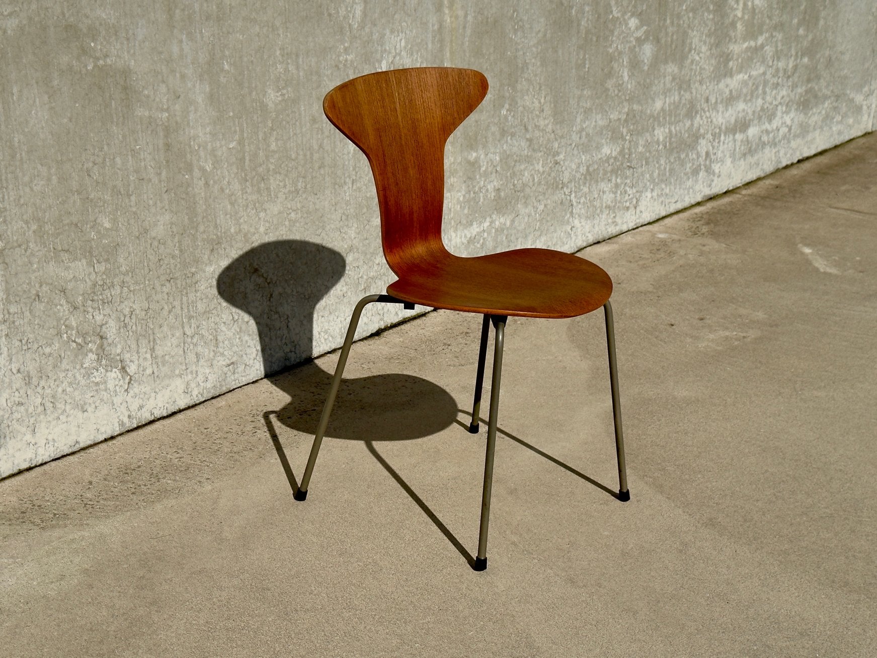 Fritz Hansen design Arne Jacobsen teak stoel Mug | Mosquito, Gebruikt, Bruin, |, Jonkers Muntendam Pastoe Spectrum Wegner Fredericia HAY