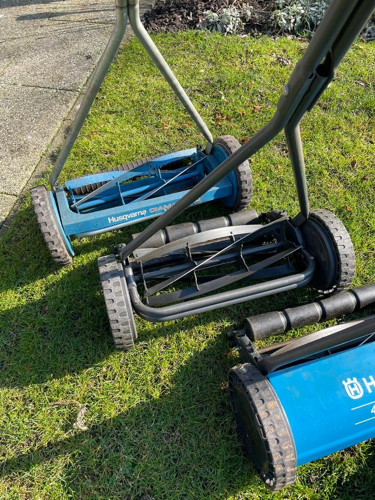 Handgrasmaaier ( zijn geslepen)prijs van af €32,50, Tuin en Terras, Grasmaaiers, Kooimesmaaier, Ophalen of Verzenden, Zo goed als nieuw