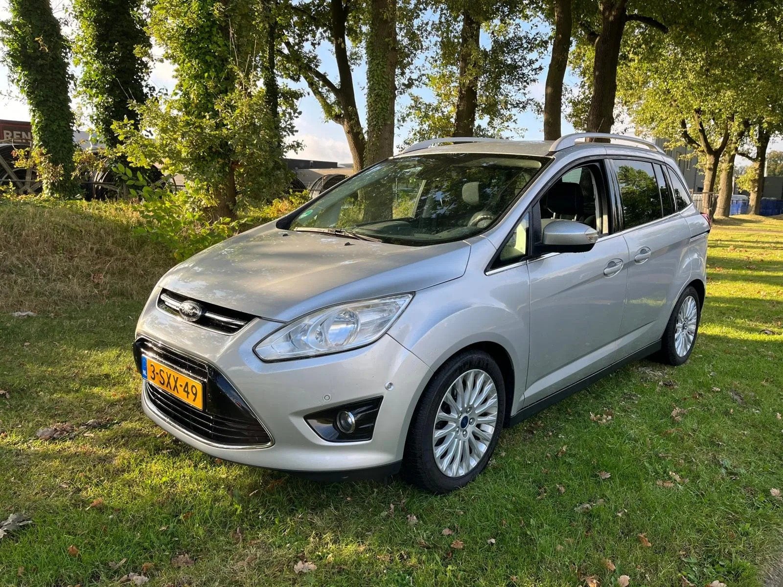 Ford Grand C-Max 1.0 Titanium, Gebruikt, Zwart, Origineel Nederlands, Handgeschakeld