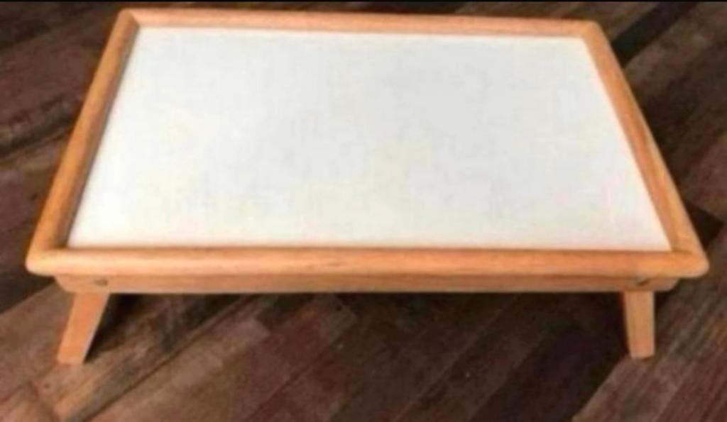 Houten rechthoekige bedtafeltje / dienblad met poten, Ophalen of Verzenden, Zo goed als nieuw, Rechthoekig