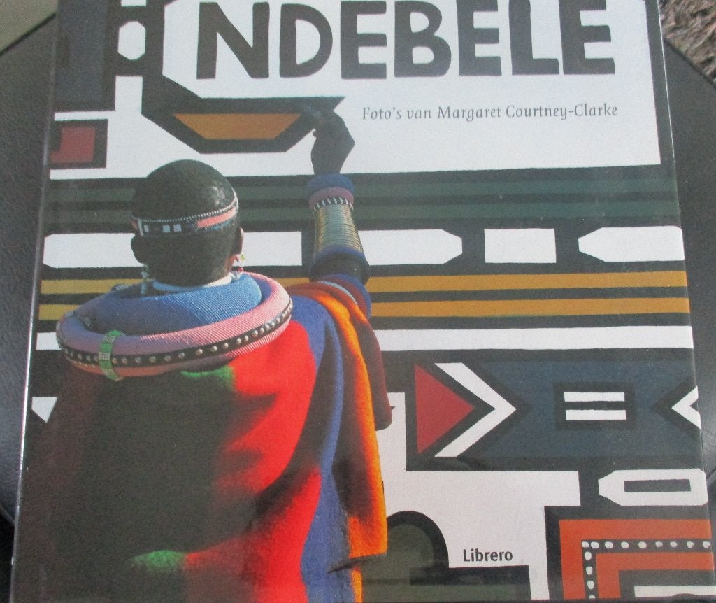 Ndebele  fotoboek Margaret Courtney-Clarke, Ophalen of Verzenden, Zo goed als nieuw