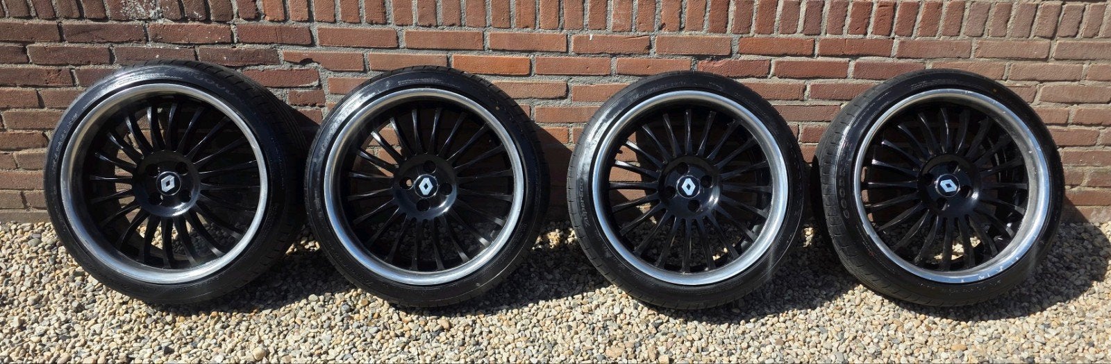 Lmv 18 inch 4x100 et42 goede banden 215 40 18, Ophalen, 18 inch, 215 mm, Zomerbanden