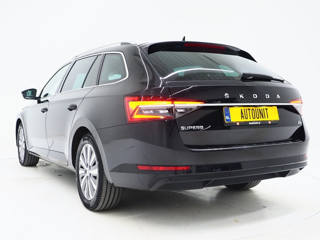 Skoda Superb Combi 1.4 TSI iV Style | Leder | Trekhaak | 360, Auto's, Skoda, Gebruikt, 4 cilinders, Adaptive Cruise Control, Zwart