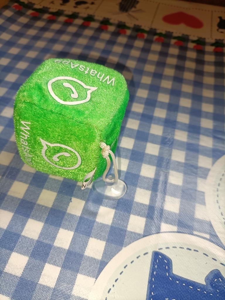 WhatsApp knuffeltje kubus met zuignap (sleutelhanger), Ophalen of Verzenden, Zo goed als nieuw, Overige typen