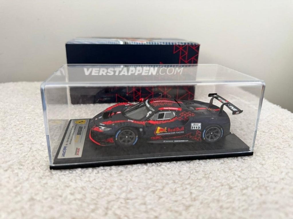 Ferrari 296 GT3 Verstappen Racing test Nürburgring, Hobby en Vrije tijd, Modelauto's | 1:18, Ophalen, Nieuw, Auto, Bburago