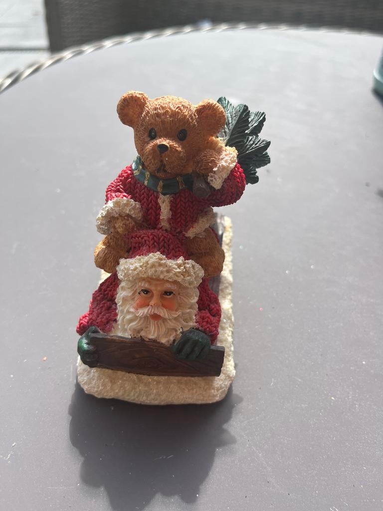 Kerstman op slee met beer en kerstboom, Ophalen of Verzenden, Zo goed als nieuw, Stoffen beer, Overige merken