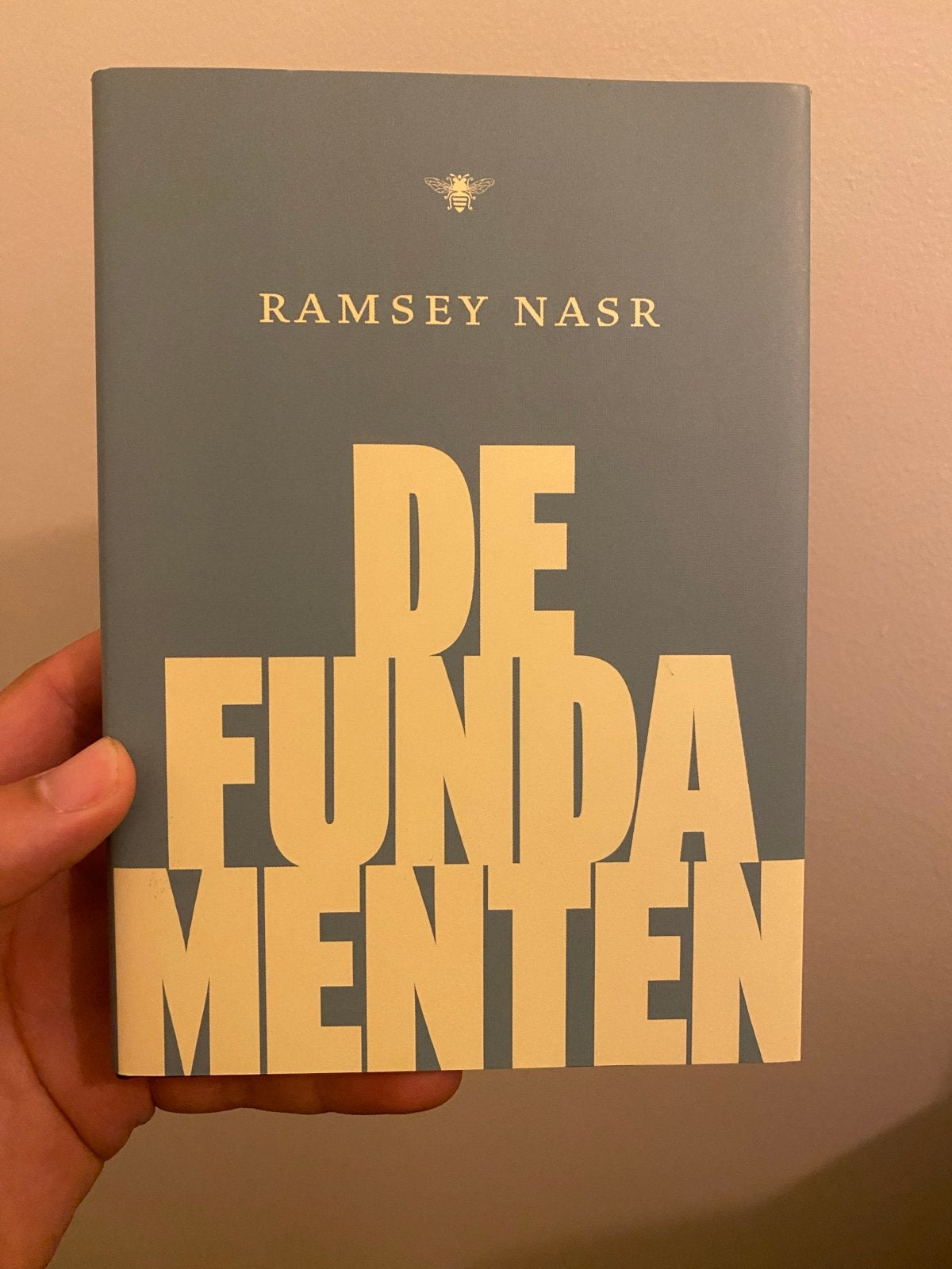 De Fundamenten - Ramsey Nasr (Zo goed als nieuw), Boeken, Ophalen of Verzenden, Zo goed als nieuw, Nederland