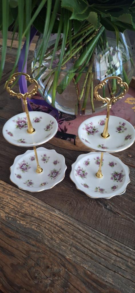 Royal Albert Sweet Violets mini etagere-2 st handmade €45,00, Huis en Inrichting, Keuken | Servies, Ophalen of Verzenden, Nieuw