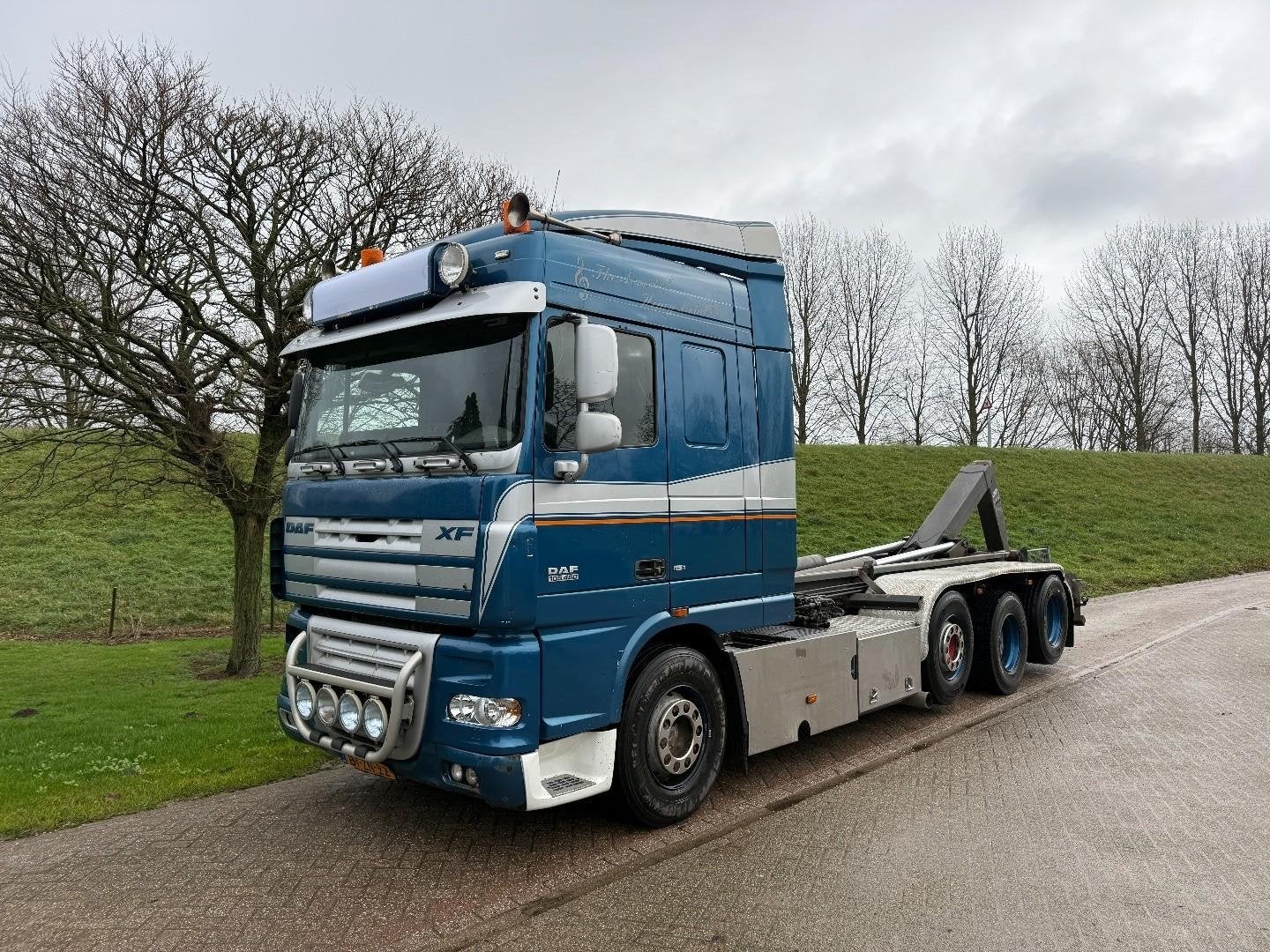 DAF XF 105 Haakarm - 8x2- Handgeschakeld VH1116, Auto's, Euro 5, Overige kleuren, 462 pk, Bedrijf