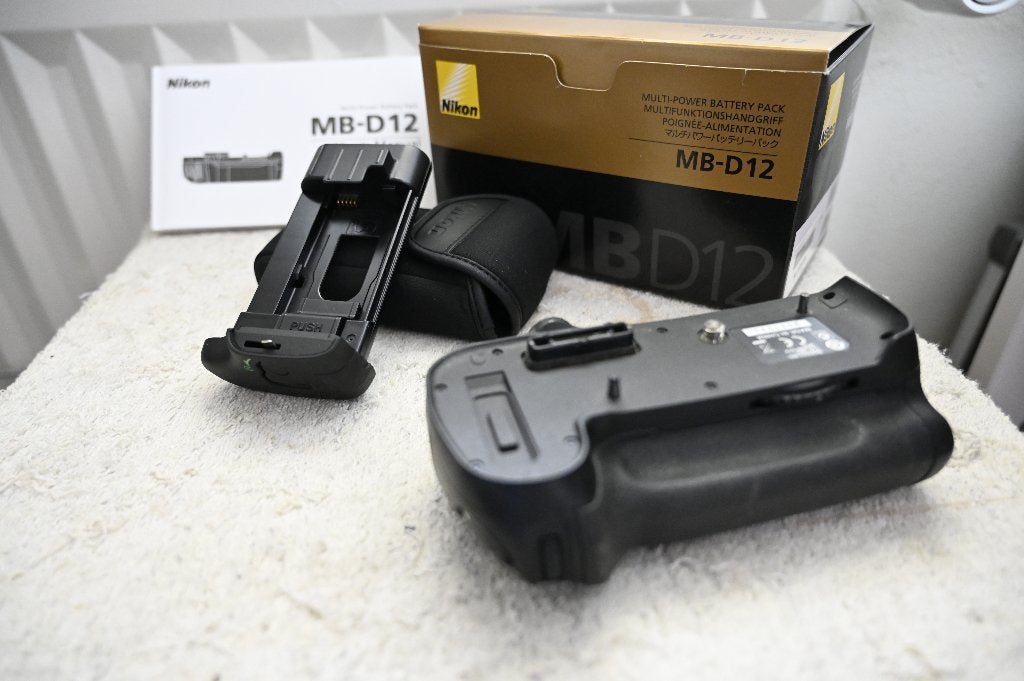 Nikon MB-D12 verticale grip, Audio, Tv en Foto, Fotocamera's Digitaal, Ophalen, Gebruikt, Spiegelreflex, Nikon