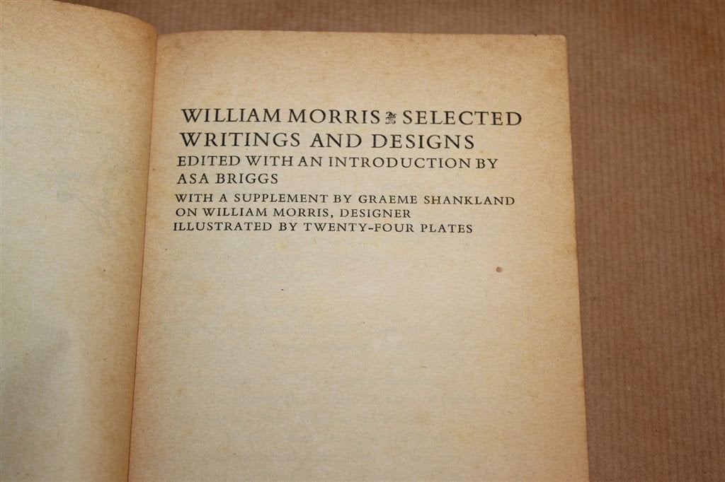 William Morris — Selected Writings and Designs, Pelican 1962, Ophalen of Verzenden, Gelezen