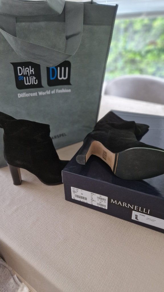 Marnelli Laarzen maat 38 zwart suede /Dirk de Wit, Zwart, Lage of Enkellaarzen, Ophalen of Verzenden, Zo goed als nieuw