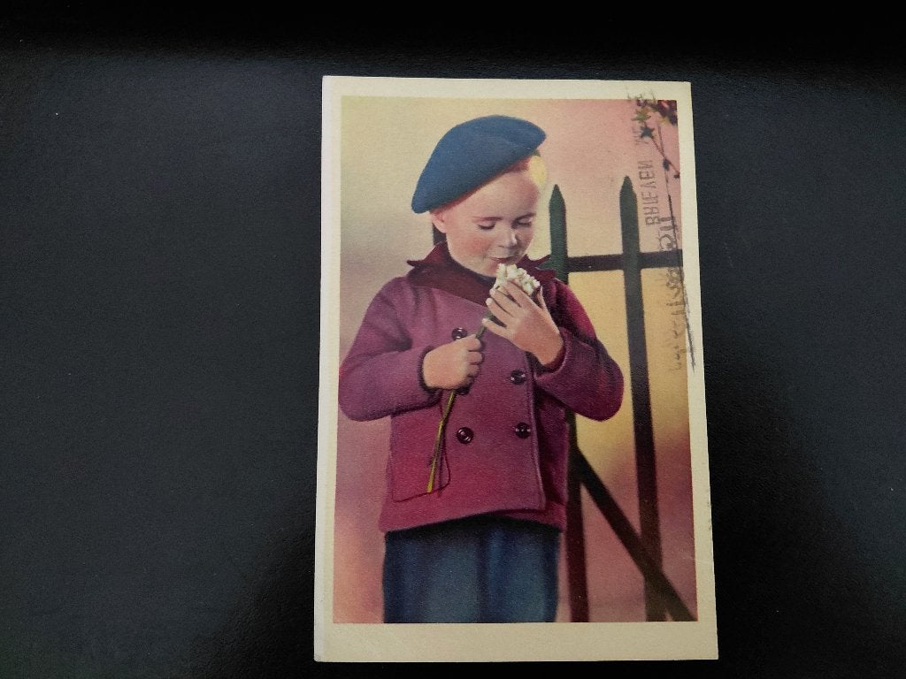 Meisje met Alpinopet, ruikt aan bloem, gelopen, Amersfoort, Verzenden, 1960 tot 1980, Gelopen, Kinderen