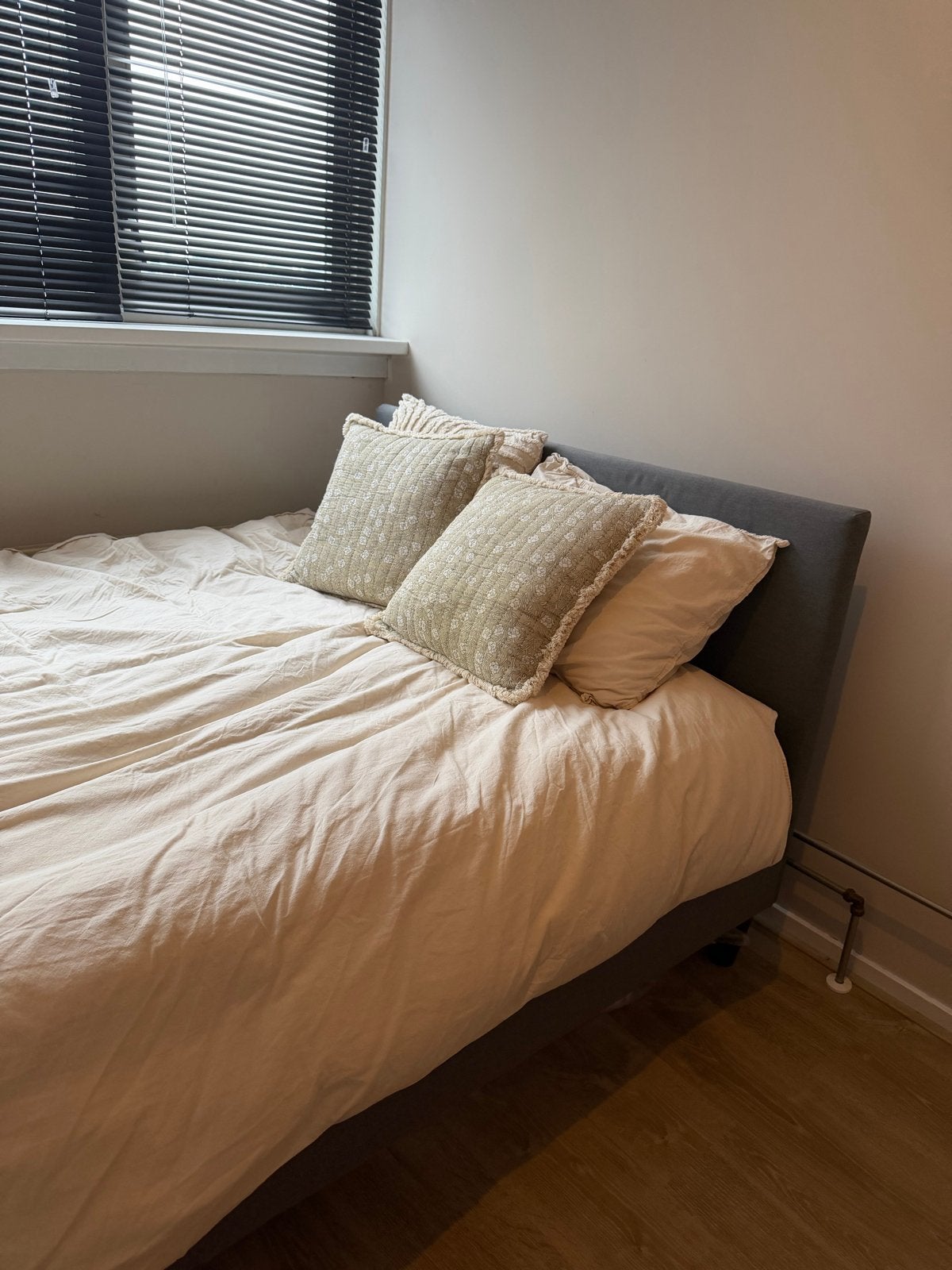 IKEA SÄBÖVIK Boxspring - Tweepersoonsbed 140x200 cm, Huis en Inrichting, Ophalen, Tweepersoons, 140 cm, Zo goed als nieuw