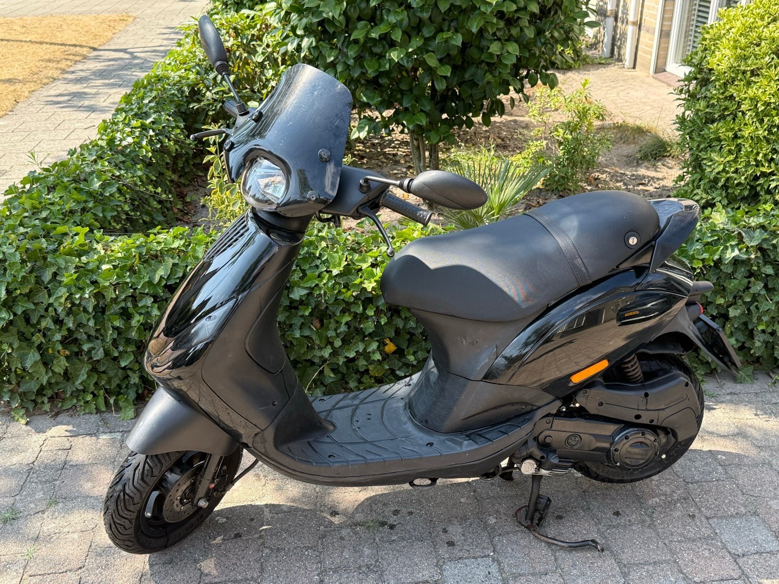 Piaggio Zip 2020 Glans Zwart - Power 1 LED SP Spoiler, Fietsen en Brommers, Ophalen, Gebruikt, Maximaal 45 km/u, Zip