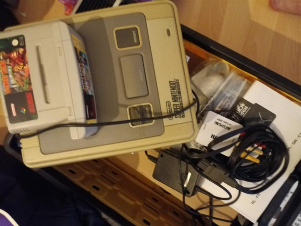 Perfect werkende console et een controller, Spelcomputers en Games, Spelcomputers | Nintendo NES, Ophalen, Gebruikt, Met 1 controller