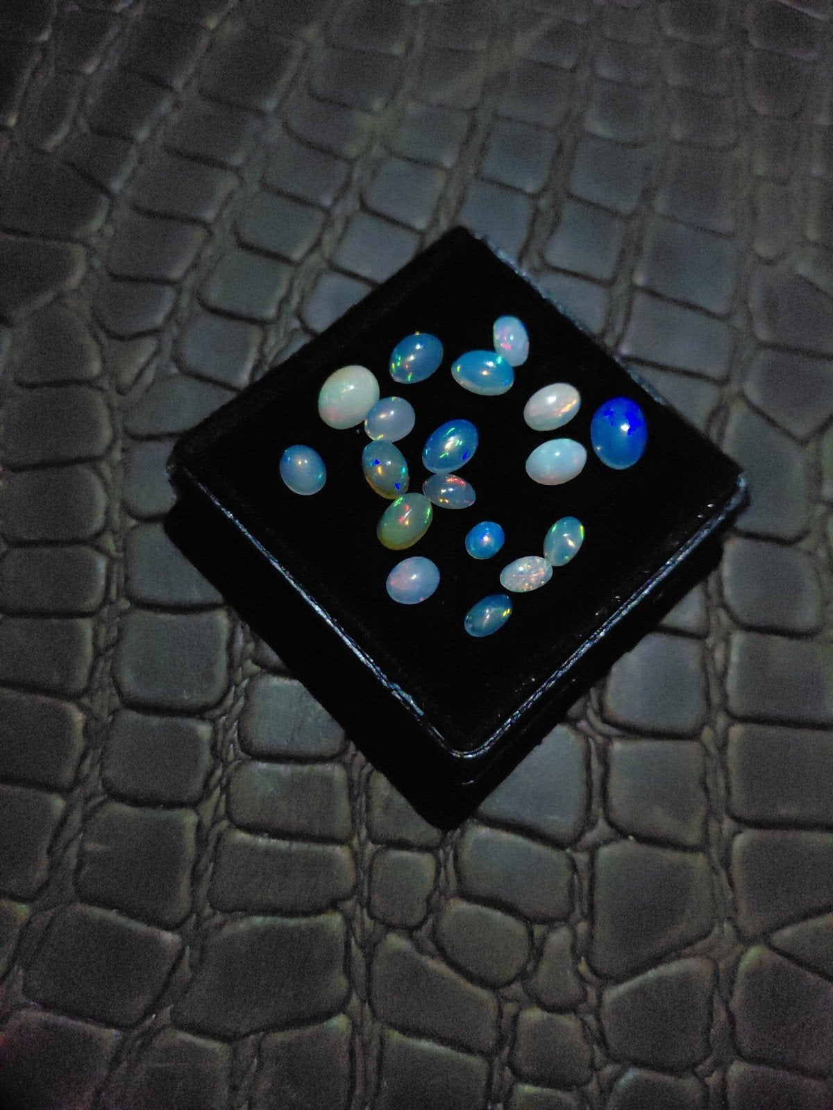 partij a 5ct kleine hand geslepen opaaltjes, Verzenden, Nieuw