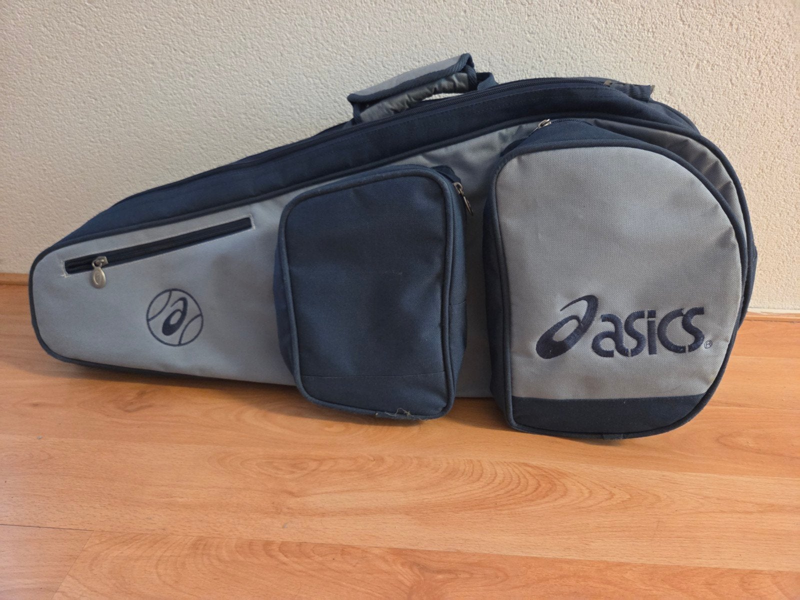 Asics Tennistas met meerdere vakken, Ophalen of Verzenden, Gebruikt, Tas, Overige merken