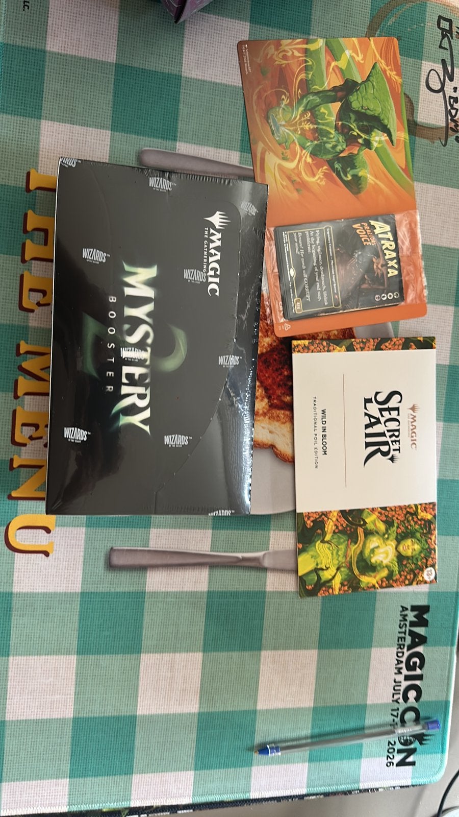 Secret lair  - Atraxa promo pack en Wild in Bloom [sealed], Hobby en Vrije tijd, Ophalen of Verzenden, Zo goed als nieuw