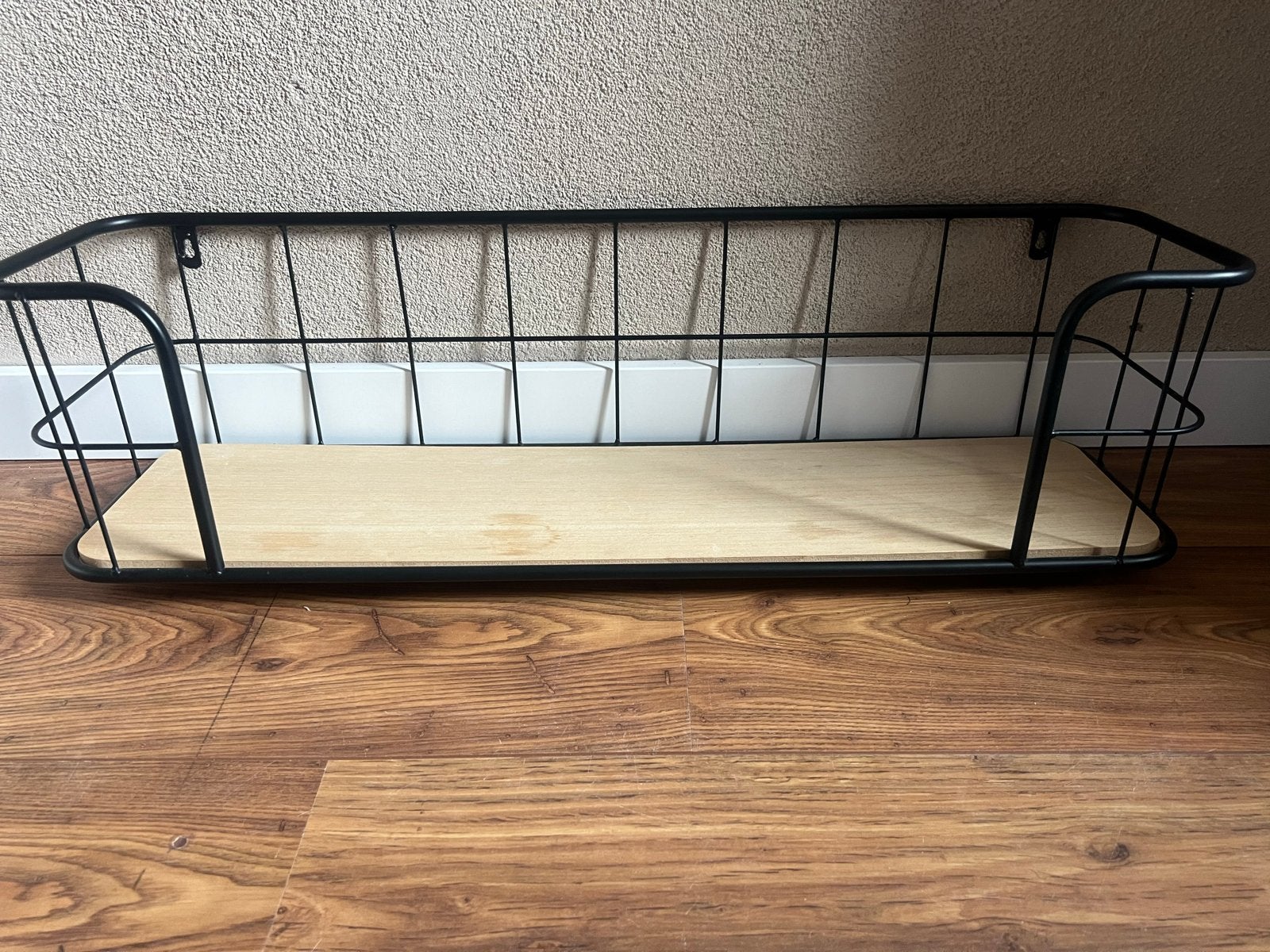 Wandrek met houten plank en metalen frame, Ophalen of Verzenden, Gebruikt