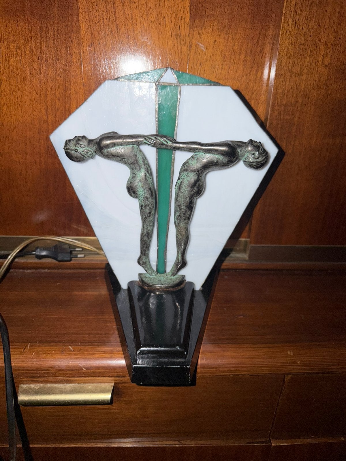 Zeer fraai Art deco lampje  , bronzen figuren / tiffany glas, Ophalen of Verzenden
