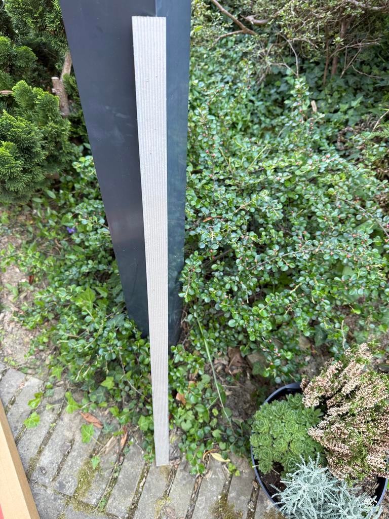 Decoratieve strip met groeven - Ideaal voor afwerking, Doe-het-zelf en Verbouw, Hout en Planken, Gebruikt, Minder dan 25 mm, Overige typen