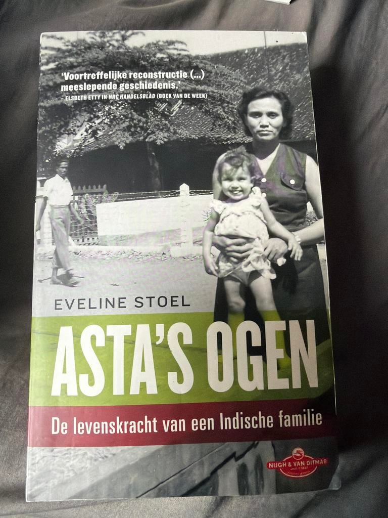 S6.  Asta's Ogen: De levenskracht van een Indische familie, Ophalen of Verzenden, Zo goed als nieuw, Overige