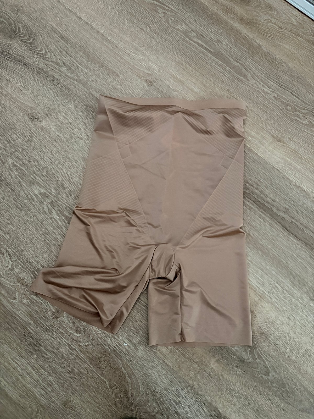 Nieuwe Spanx shape invisible, Kleding | Dames, Ophalen of Verzenden, Beige, Overige typen