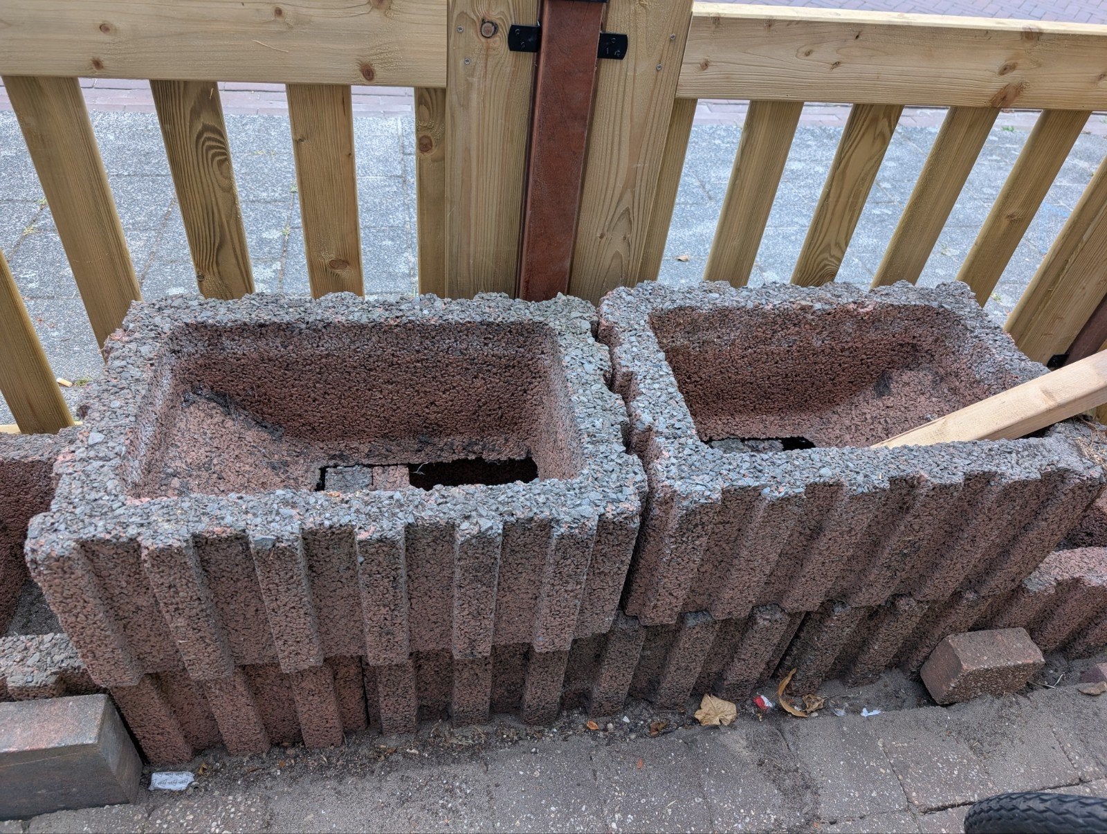 Gratis stenen bloembakken 4x, Ophalen, Steen, Gebruikt, Minder dan 30 cm