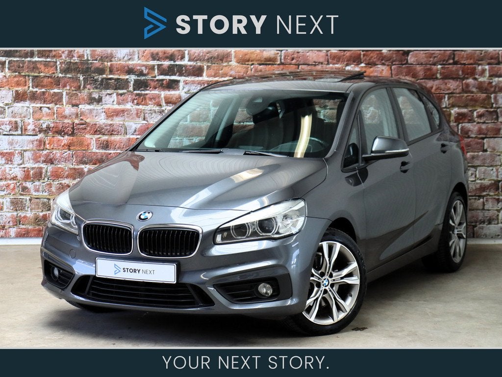 BMW 2 Serie Active Tourer 220i Essential Automaat / Navigati