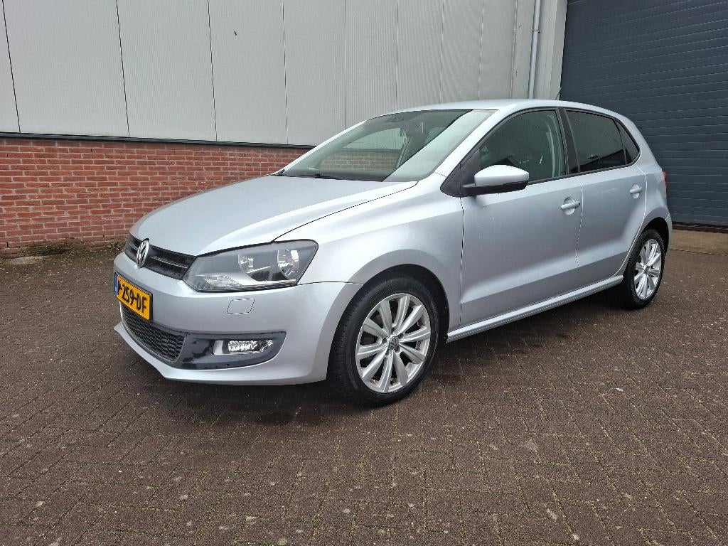 Volkswagen Polo AUTOMAAT 1.2TSI Highline (2010), Euro 5, Stof, 40 €/maand, Zwart