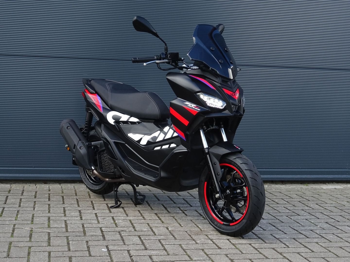 APRILIA SR GT 200 Replica 2024 weinig KM ZGAN orig NL A2, Motoren, Motoren | Aprilia, Bedrijf, Scooter, 12 t/m 35 kW, Minimaal motorrijbewijs A2