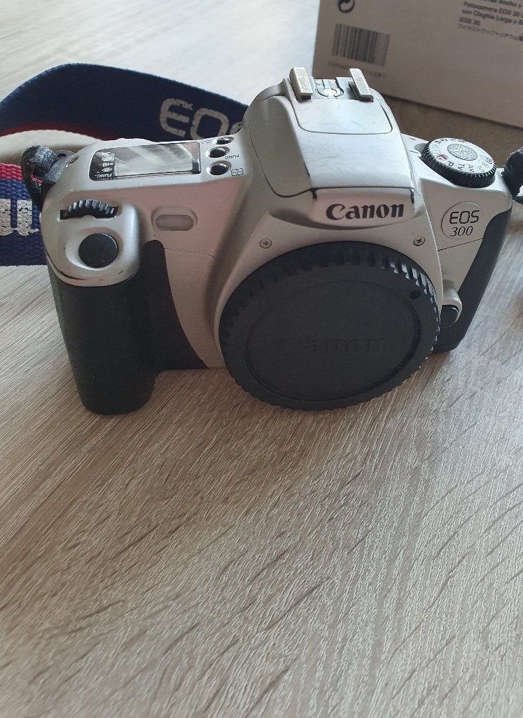 CANON EOS 300 analoge camera evt +  lens CANON EF 300mm zoom, Ophalen, Zo goed als nieuw, Spiegelreflex, Canon