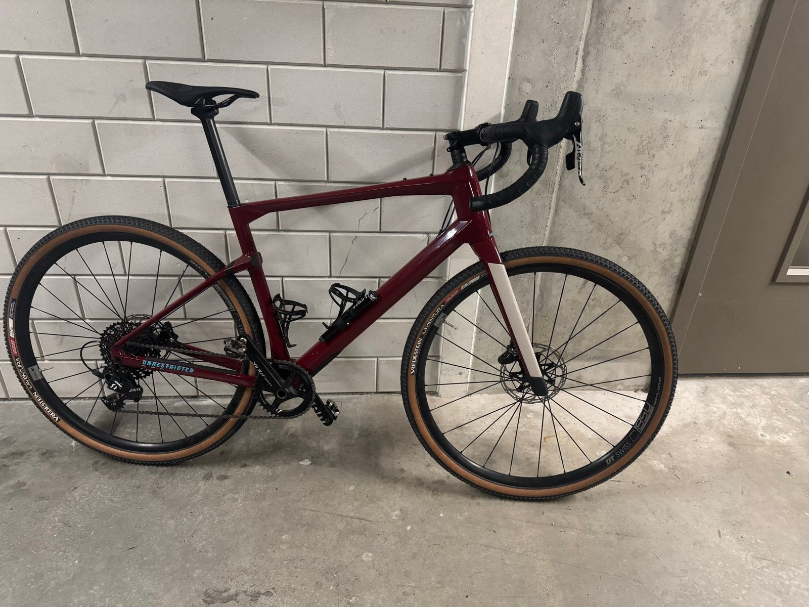 BMC URS Four maat L Gravelbike - SRAM Apex - DT Swiss C1850, 28 inch, Gebruikt, Carbon, 10 tot 15 versnellingen