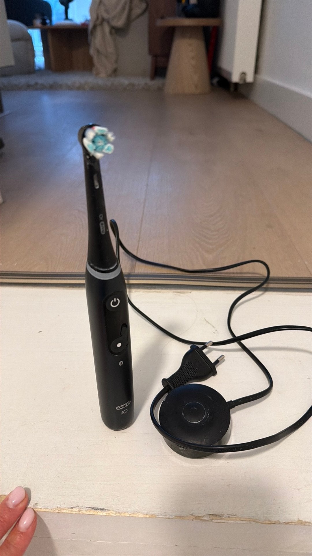 Oral B i0 elektrische tandenborstel met oplader en doosje, Sieraden, Tassen en Uiterlijk, Ophalen of Verzenden, Gebruikt, Tandenborstel