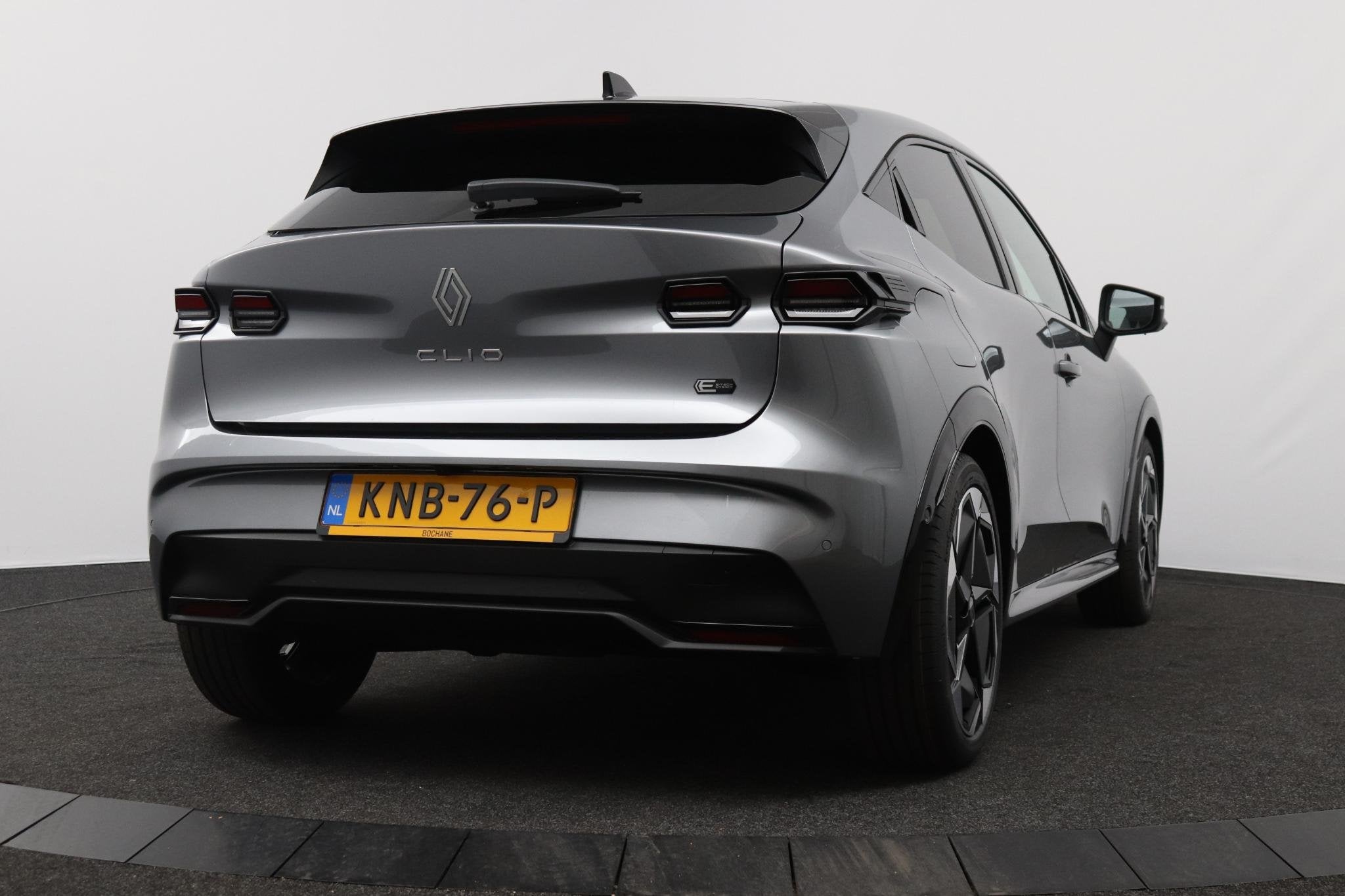 Renault Clio 1.8 Hybrid 160 techno | DEMO |, 4 cilinders, Met garantie (alle), 1246 kg, Origineel Nederlands