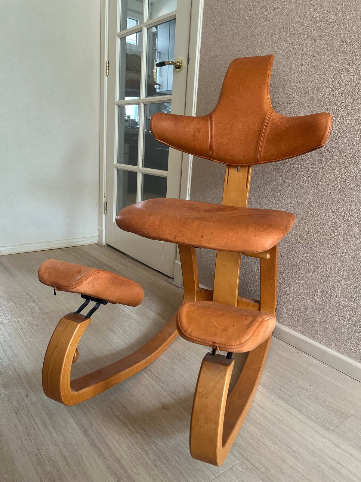 Varier Thatsit Ergonomische Designstoel - knie-stoel, Ophalen, Gebruikt, Bruin, Leer