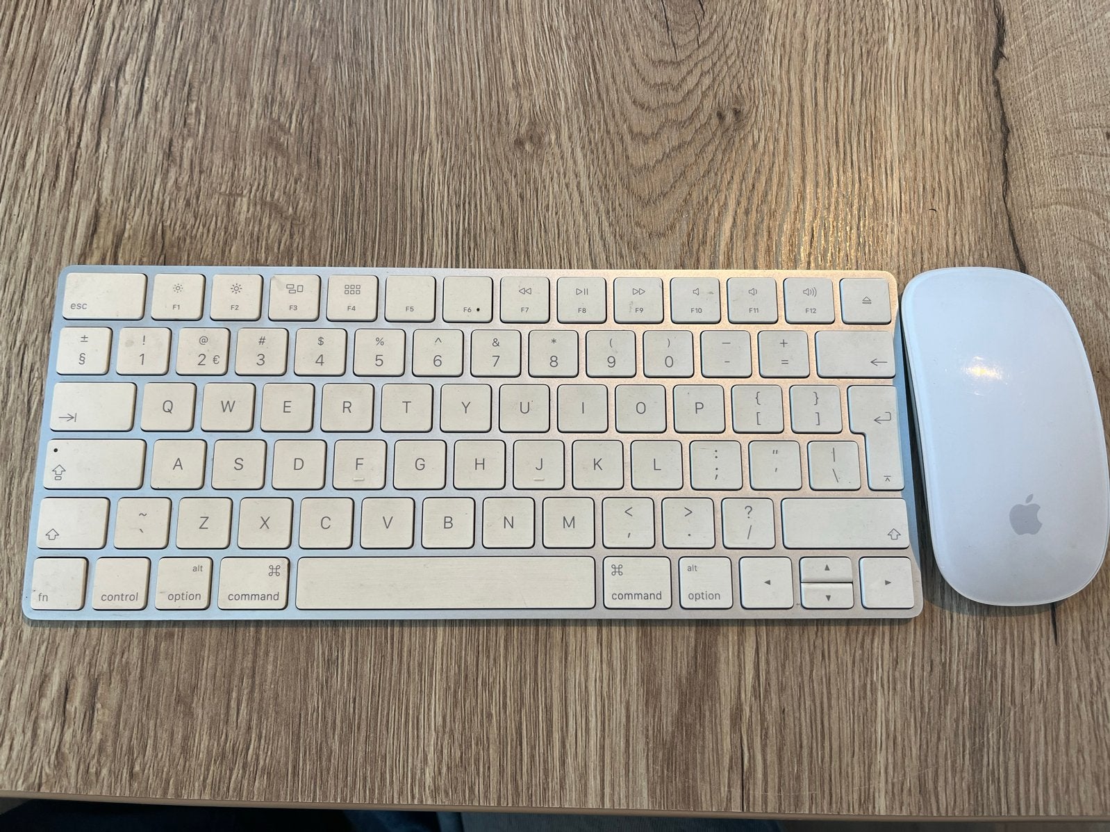 Apple Magic Keyboard A1644 en Magic Mouse 2 A1657 Set, Computers en Software, Muizen, Rechtshandig, Muis, Gebruikt, Toetsenbord en muis-set