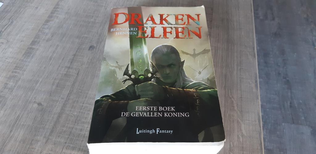 Bernhard Hennen - De gevallen koning, Boeken, Ophalen of Verzenden, Zo goed als nieuw, Bernhard Hennen