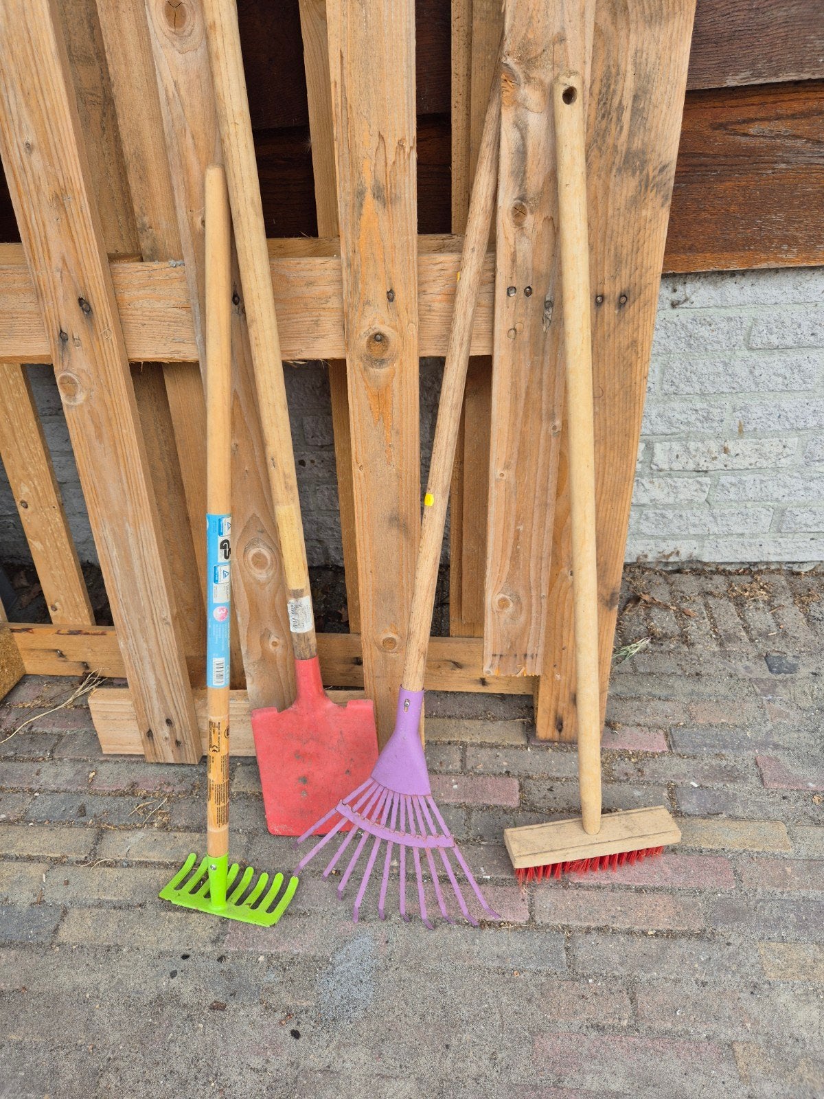 Leuke kinder tuinset: hark, schep en bezem, Ophalen, Gebruikt
