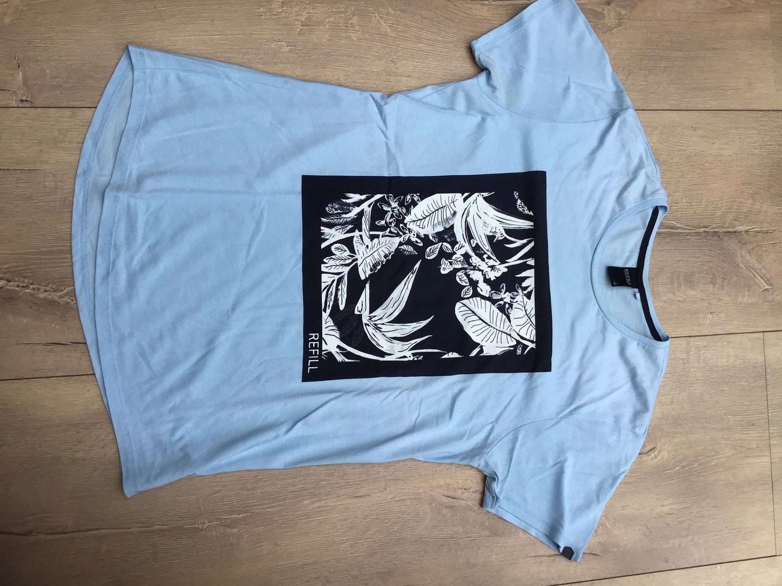Shirt xl lichtblauw opdruk bladeren, Ophalen of Verzenden, Zo goed als nieuw, Maat 56/58 (XL), Blauw