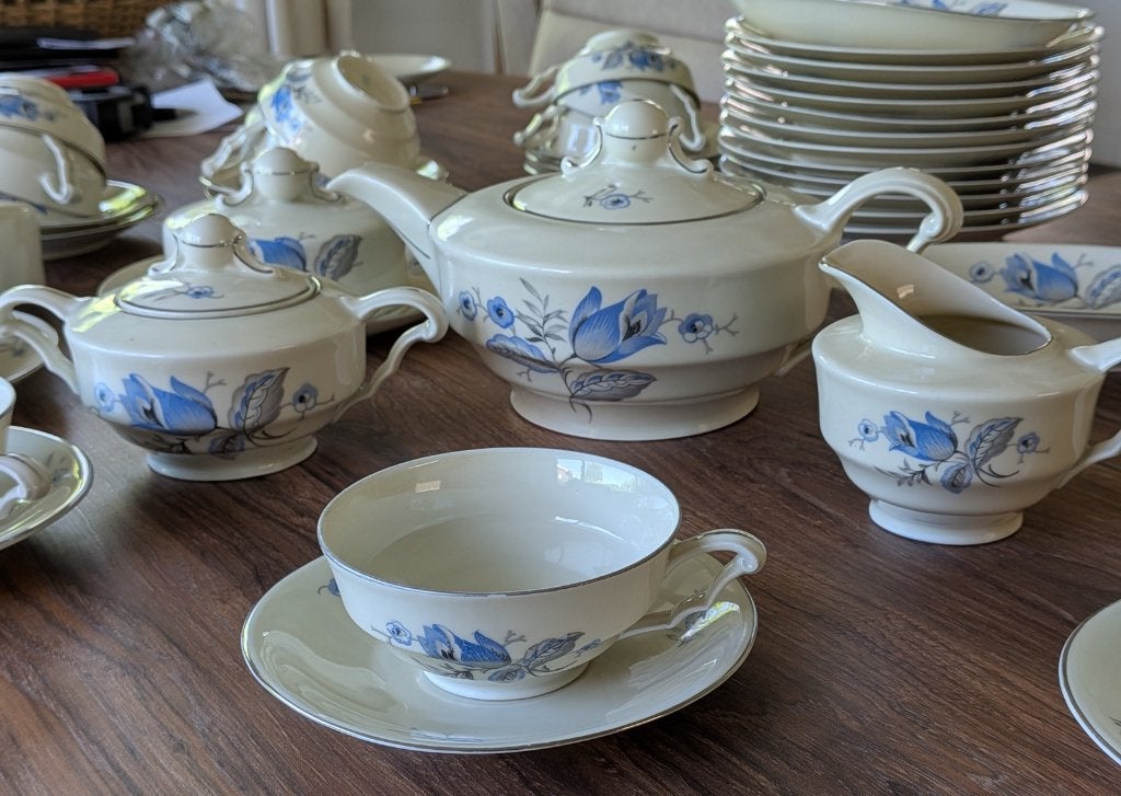 Art Deco Ontbijt- Thee- en Eetservies. Compleet. Als nieuw., Antiek en Kunst, Antiek | Servies compleet, Ophalen