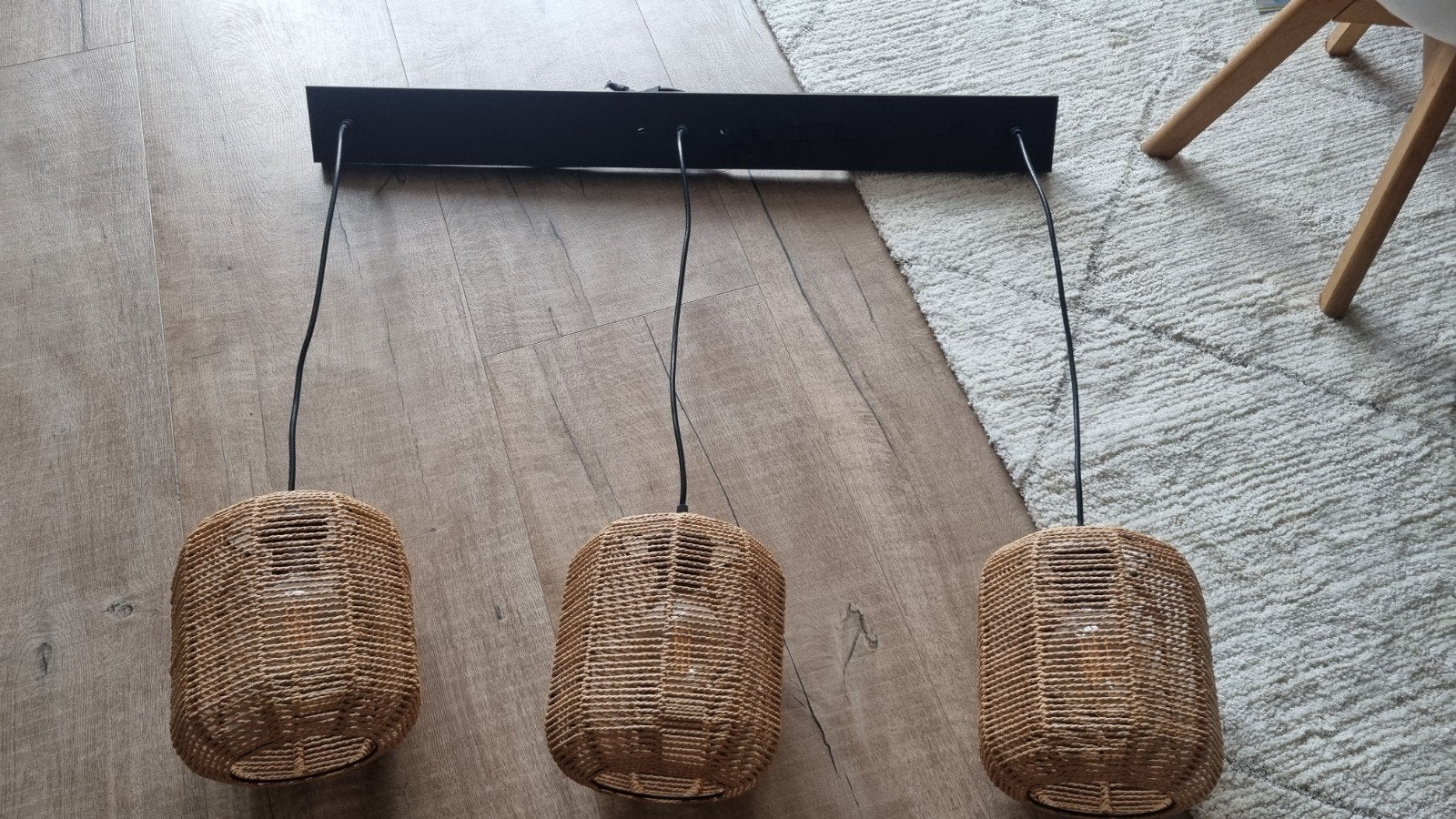 Hanglamp Kwantum met 3 rotan kappen en lichtbronnen, Huis en Inrichting, Ophalen of Verzenden, Zo goed als nieuw, Natuurlijk materiaal