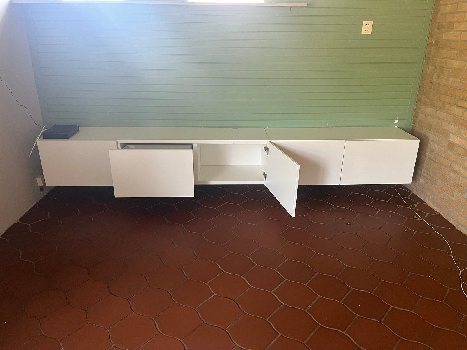 Witte zwevende tv-meubel / dressoir, Ophalen, Overige materialen, Gebruikt, 200 cm of meer