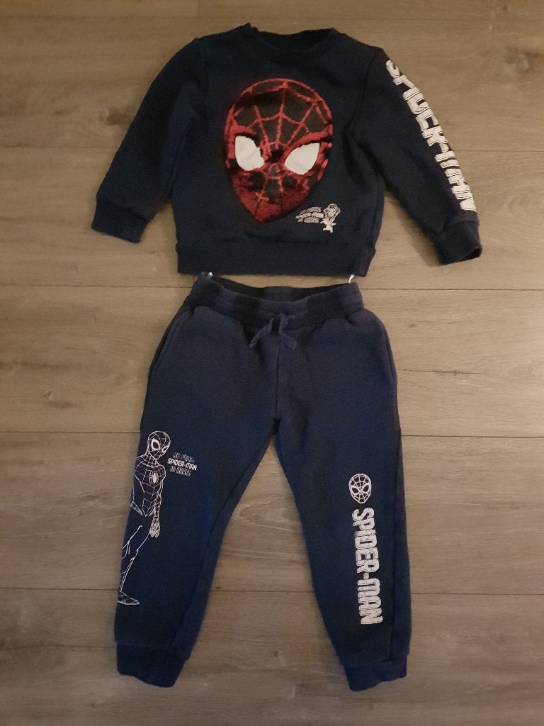 Joggingpak jongen -- maat 104 -- Marvel / Spiderman, Marvel / Spiderman, Ophalen of Verzenden, Zo goed als nieuw, Setje