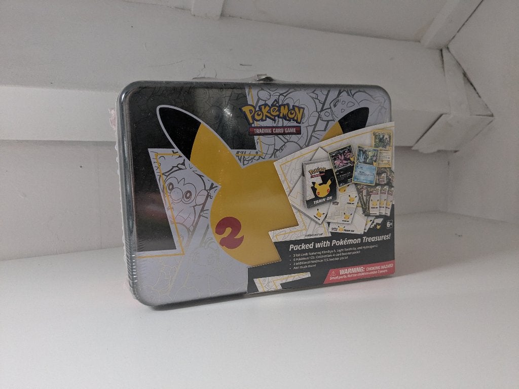 Celebrations Collectors Chest | Pokémon TCG, Verzenden, Zo goed als nieuw